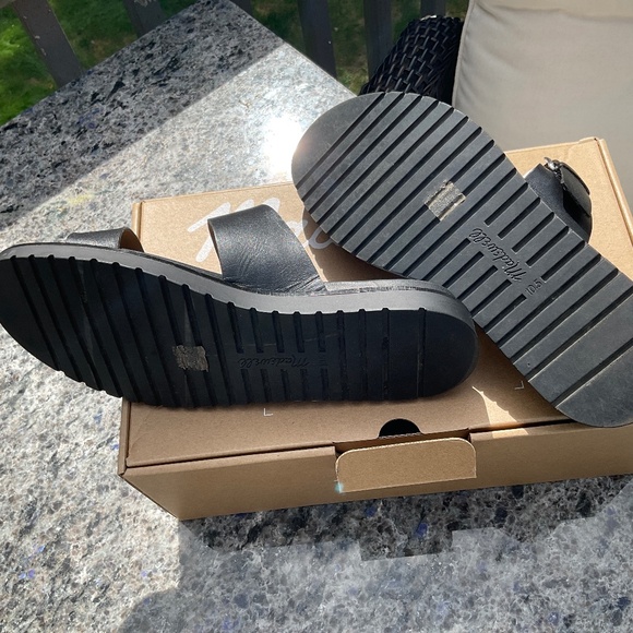 Women's Sandal - Picture 3 of 4